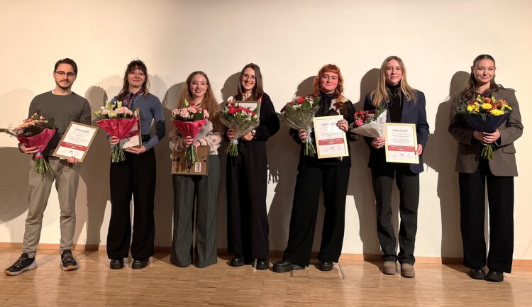 von links nach rechts: Taddeus Helm, Alexandra Nestler, Luise Margareth Schäl, Antonia Glatz, Lily Seidemann, Feya Hammerström und Leonie Zado